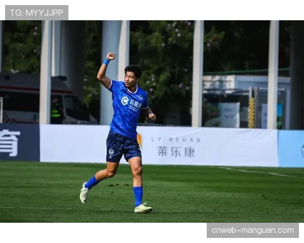 枪手边路球员持球强势，多样战术体系引领联赛新风潮