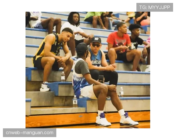 克拉克球衣销量占全联盟26.5%,彰显个人市场号召力 克拉克球衣销量占全联盟26.5%,彰显个人市场号召力