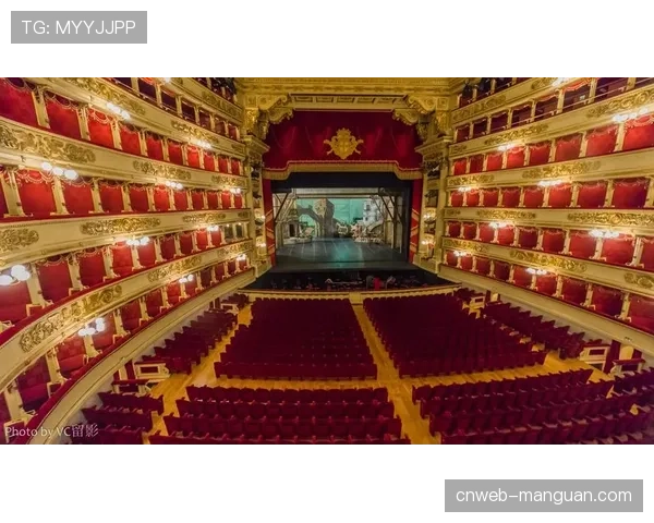 特写:欧冠主题交响乐在米兰斯卡拉歌剧院上演,足球与艺术融合 特写:欧冠主题交响乐在米兰斯卡拉歌剧院上演,足球与艺术融合